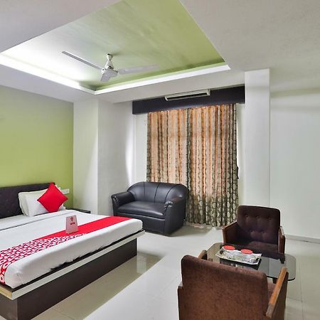 Oyo 19637 Hotel Mansi Sherotene Vapi Exteriér fotografie