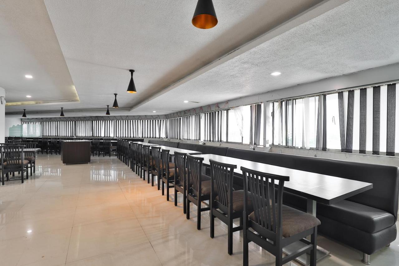 Oyo 19637 Hotel Mansi Sherotene Vapi Exteriér fotografie