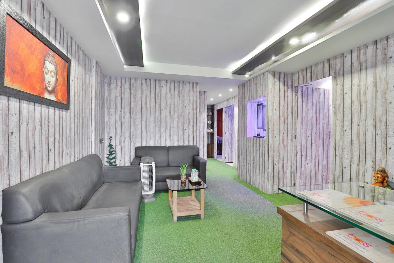 Oyo 19637 Hotel Mansi Sherotene Vapi Exteriér fotografie