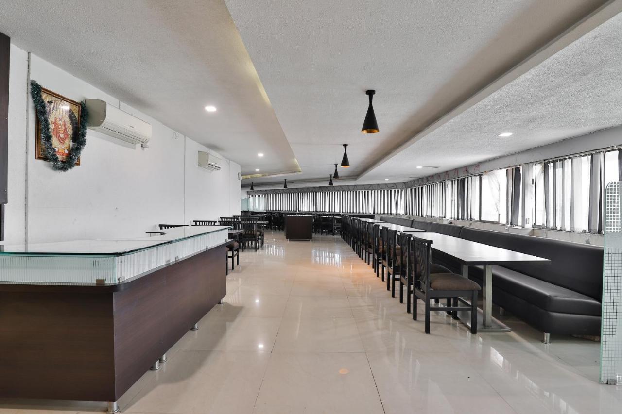 Oyo 19637 Hotel Mansi Sherotene Vapi Exteriér fotografie