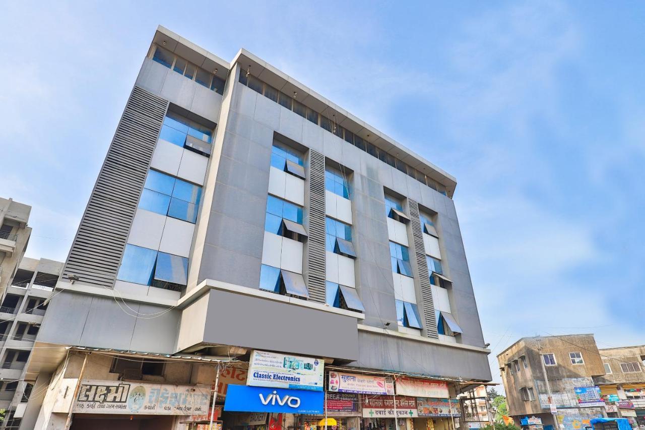 Oyo 19637 Hotel Mansi Sherotene Vapi Exteriér fotografie