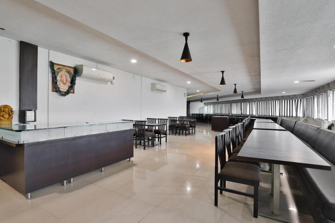 Oyo 19637 Hotel Mansi Sherotene Vapi Exteriér fotografie